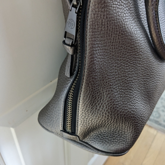 Tory Burch Robinson Gunmetal Pebbled Open Dome Satchel Bag with dust bag - Picture 7 of 11